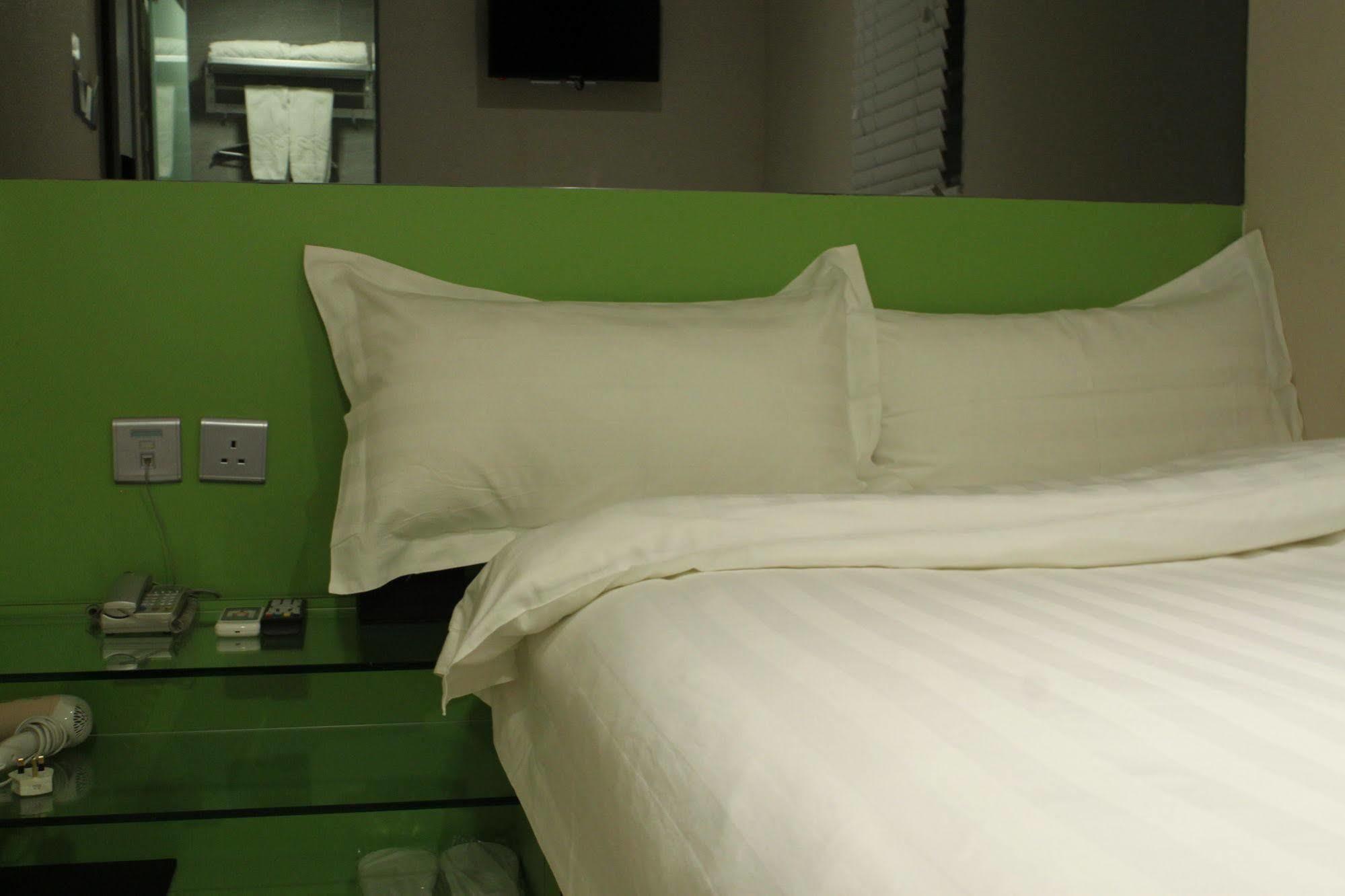 Pop Inn Гонконг Экстерьер фото